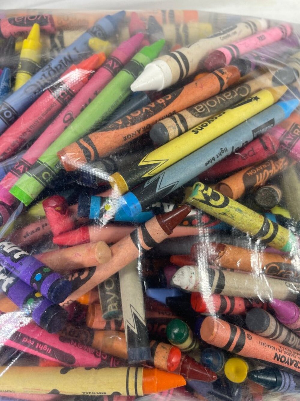 Bulk Assorted Broken Crayons 4 Pounds Mixed Colors Arts, Crafts Supplies, Meltin - Picture 2 of 5